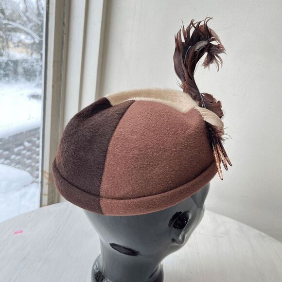 1950s Feathered Wool Pillbox Hat | Brown & Cream | “Winner” Equestrian Tag 22.5” - Picture 3 of 12